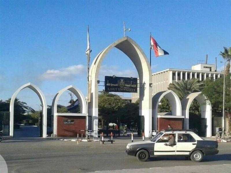 جامعة أسيوط تُشكل لجنة لمراجعة معايير قبول الطلاب في الإقامة بالمدينة الجامعية