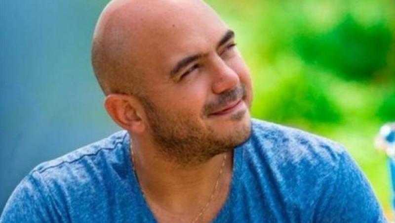 محمود العسيلي يشارك متابعيه أجواء الاحتفال بعيد ميلاد زوجته| شاهد