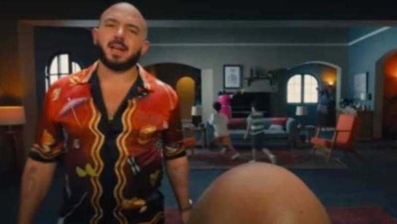 محمود العسيلي يحتفل بتخطي أغنية دوم دوم الـ 10 ملايين مشاهدة