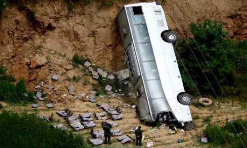 مصرع وإصابة 18 شخصا فى حادث تحطم حافلة ركاب شرقى باكستان