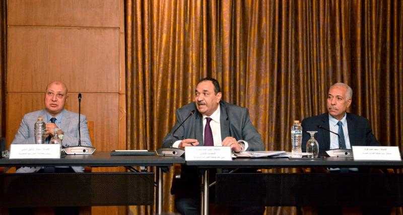 رئيس مصلحة الضرائب يناقش تحديات المنظومة الإلكترونية وقانون الإجراءات والقوانين المستجدة