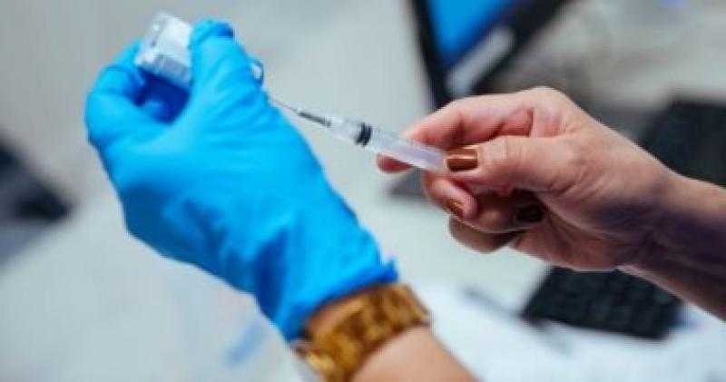 الصحة توجه رسالة هامة بشأن تطعيم كبار السن بلقاح كورونا