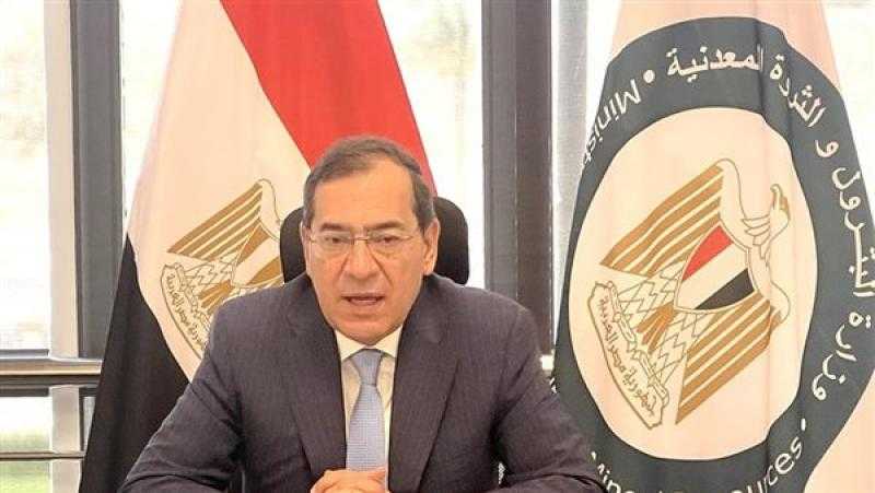 وزير البترول يتابع خطة التوسع في استخدام الغاز الطبيعي كوقود للسيارات