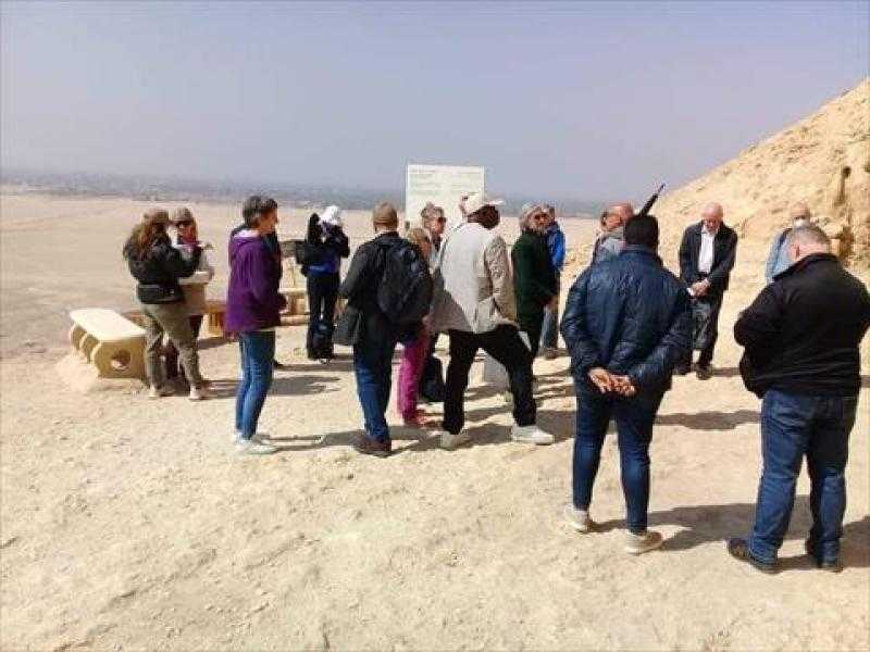وفد سياحي من دولتي إيطاليا وأسبانيا يزور المناطق الأثرية بالمنيا