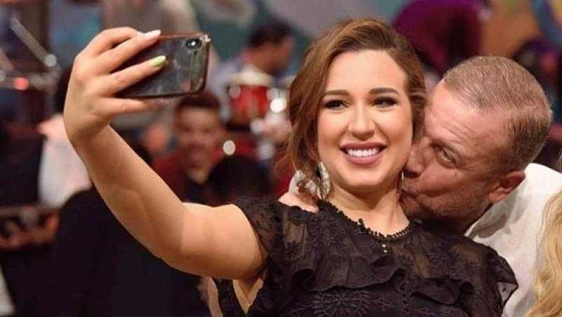 أسما شريف منير عن خلافها مع والدها: “الناس ظاطت وكبرت الموضوع”