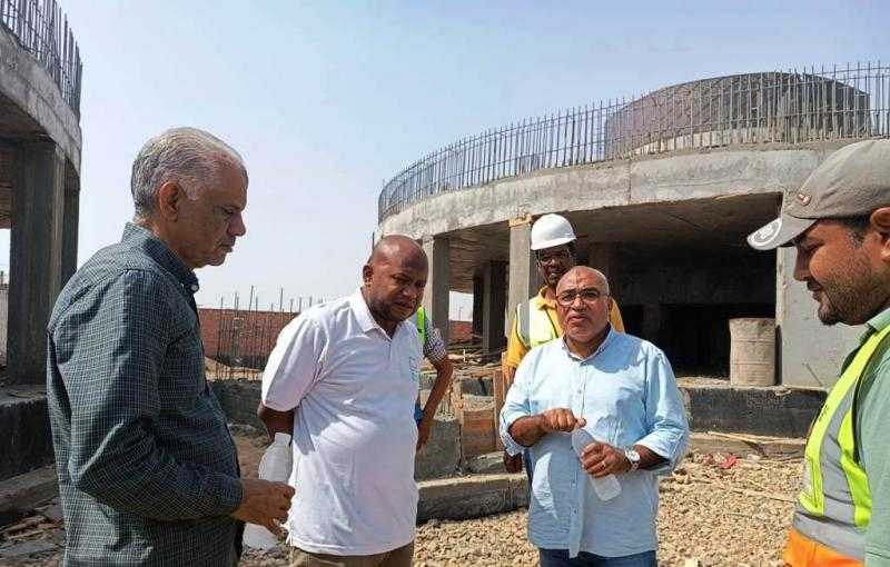 نائب محافظ أسوان يتابع مشروعات حياة كريمة في قطاع المياه والصرف.. صور