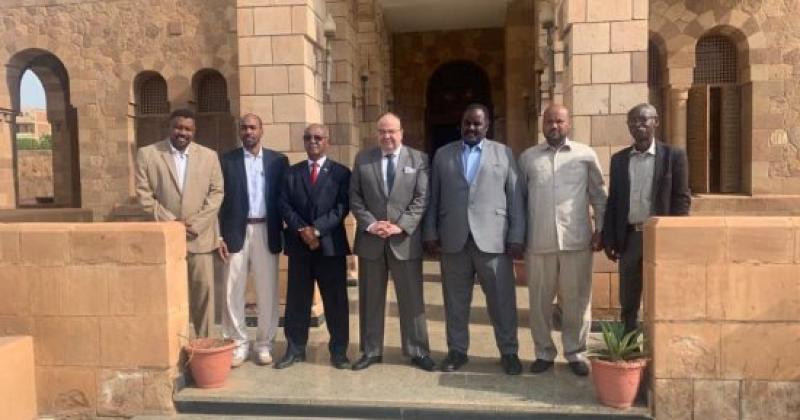 السفير المصرى لدى السودان يستقبل والي الولاية الشمالية
