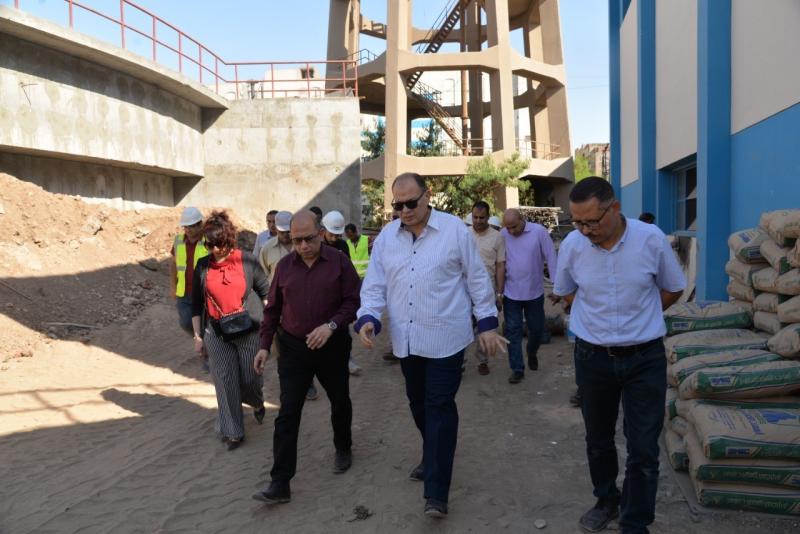 محافظ أسيوط يتفقد أعمال إحلال وتجديد محطة المياه التشيكي بحى شرق بتكلفة 245 مليون جنيه |صور