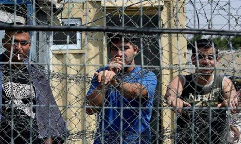 إسرائيل تعترف باحتجاز 700 فلسطينى دون محاكمة