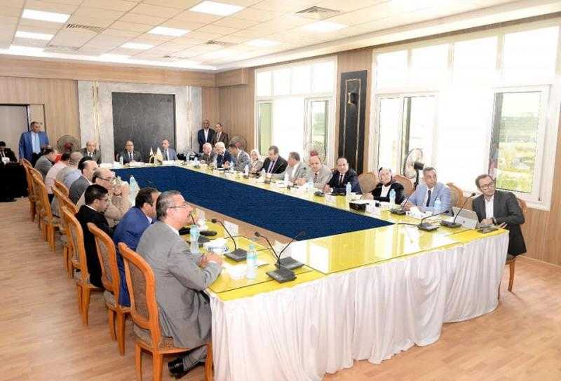 عقد أول اجتماع لمجلس جامعة حكومية في حرم الأهلية بالمنصورة.. صور