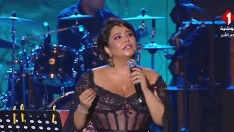 ”كانت متخوفة ومحتاجة اللي يسندها”.. طبيب شيرين عبد الوهاب يكشف كواليس تحضيرها لحفل قرطاج