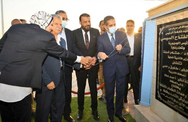 محافظ الغربية يفتتح أول منطقة لوحدات الطعام المتنقلة بكورنيش القاصد في مدينة طنطا| صور