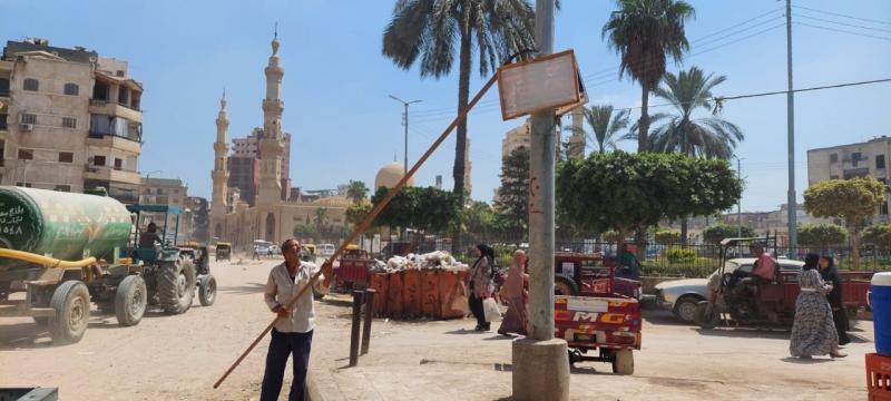 حملات لرفع الإشغالات وإزالة التعديات ومغاسل السيارات المخالفة بـ 3 مراكز بكفر الشيخ | صور