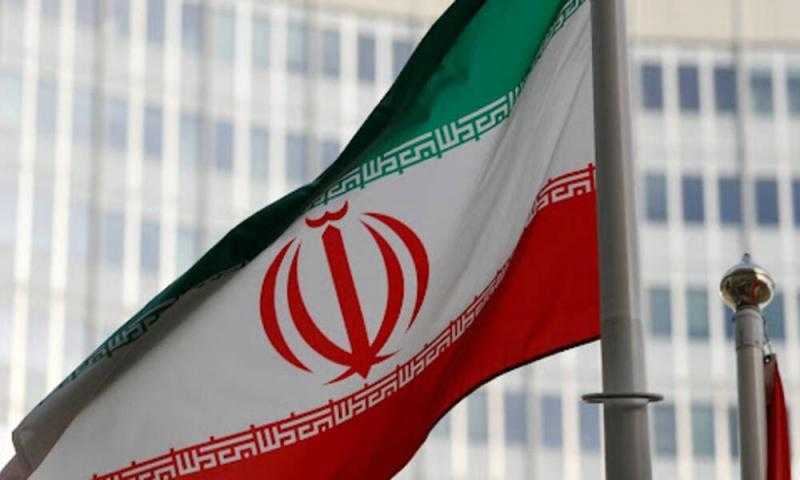 إيران تنفي صلتها بجماعات استهدفت واشنطن منشآت لها في سوريا