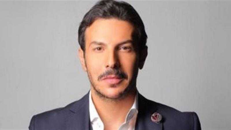 باسل الخياط عن العلاقات المثالية: «مبنية على الوجودية ونكون روحان حللنا بدنًا»