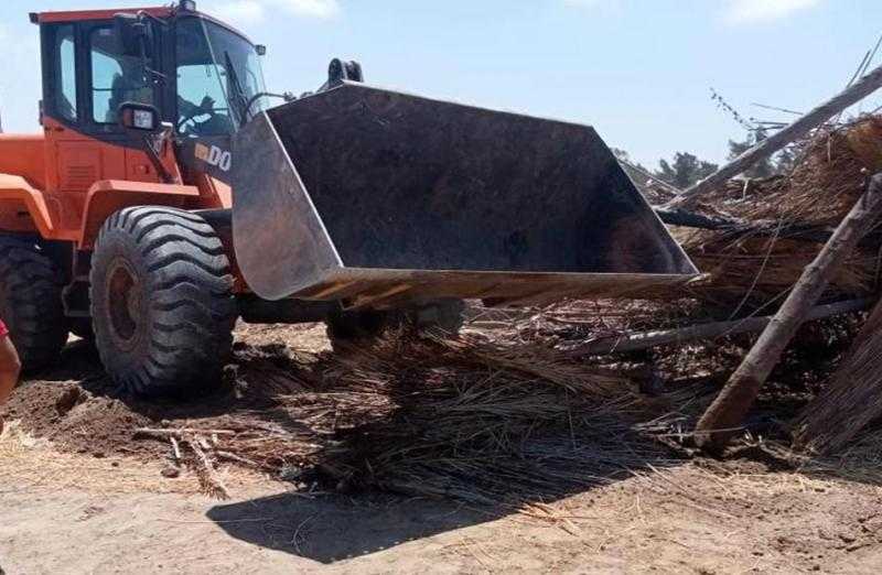 حملات مكثفة لإزالة التعديات على أملاك الدولة والري بأبومناع غرب بدشنا