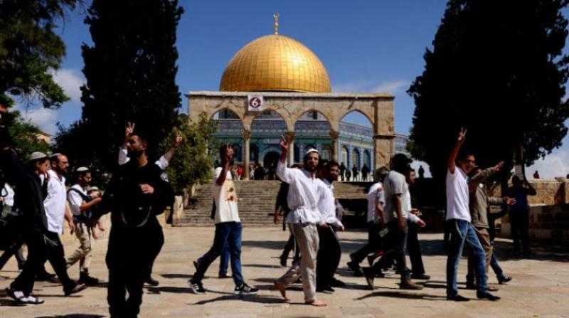غضب فلسطيني من اقتحام مُستوطنات إسرائيليات ونشر صورهن بلباس فاضح في باحات الأقصى