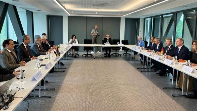 وزير الاتصالات يستعرض استراتيجية بناء القدرات الرقمية في ختام زيارته لليتوانيا.. صور