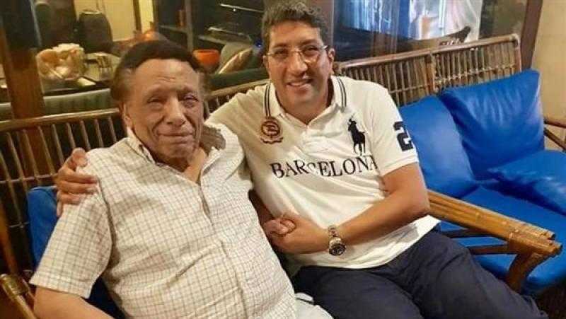 عمرها 3 سنوات.. حقيقة الصورة المتداولة لـ عادل إمام رفقة شقيق هاني رمز