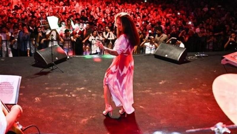 ”جمهورها جميل وشقي”.. نيكول سابا تشيد بحفلها في دلتا مارينا