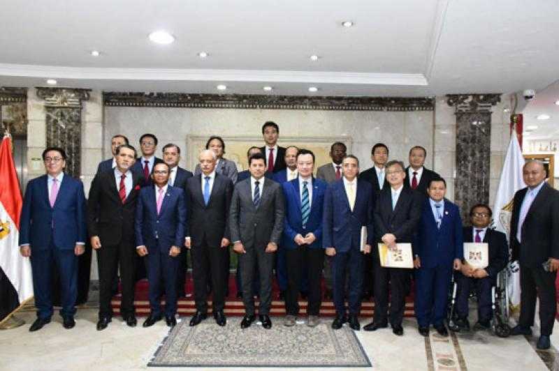 وزير الرياضة يبحث التعاون المشترك مع مجموعة من سفراء الدول الآسيوية.. صور