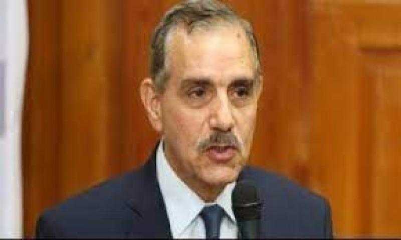 محافظ كفر الشيخ يشهد تسليم 4 عقود تقنين أراضي أملاك الدولة للمستفيدين من المواطنين