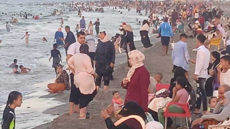 حملات للنظافة ورفع المخلفات بمصيف بلطيم وسيدي سالم بكفرالشيخ