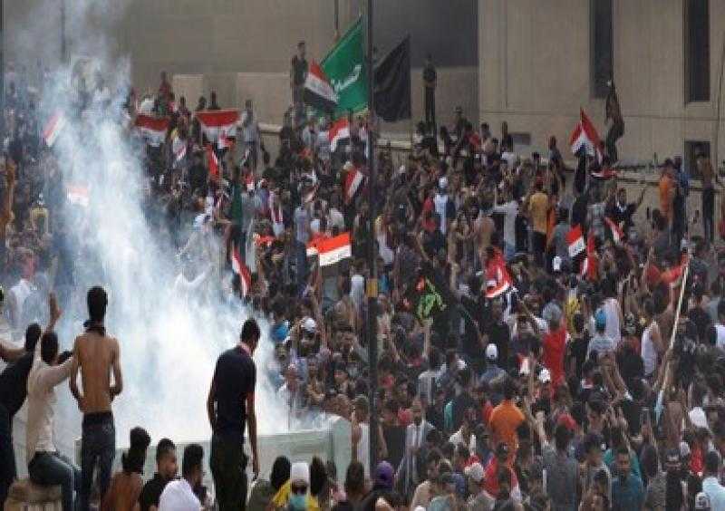 رويترز: اشتباكات بين أنصار مقتدى الصدر وجماعات مدعومة من إيران في بغداد