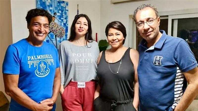 شيرين عبد الوهاب معلقة على صورة تجمعها بحميد الشاعري وطارق مدكور: ”واقفة بين التاريخ”