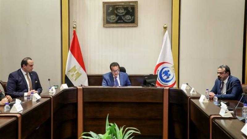 وزير الصحة يصدر توجيها بالاستفادة من الأطباء المصريين في الخارج بالتعاون مع «الهجرة»