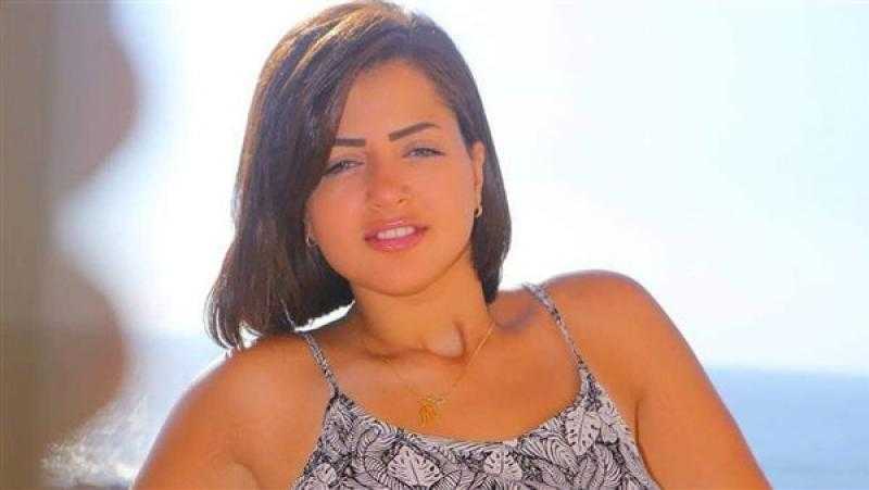 بعد فيديو مثير لها.. إصابة منى فاروق في يدها
