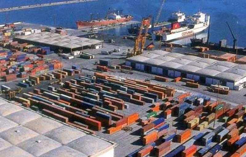 تداول 10 ألف طن بضائع و645 شاحنة بموانئ البحر الأحمر