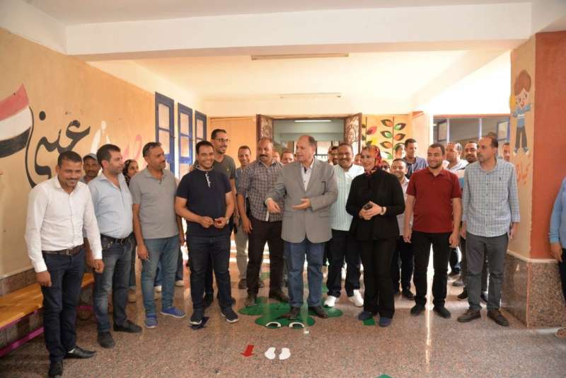 محافظ أسيوط يزور المدرسة اليابانية