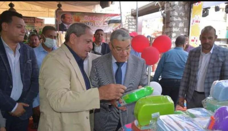 محافظ المنيا يفتتح معرض أهلا مدارس ويستمع لآراء المواطنين