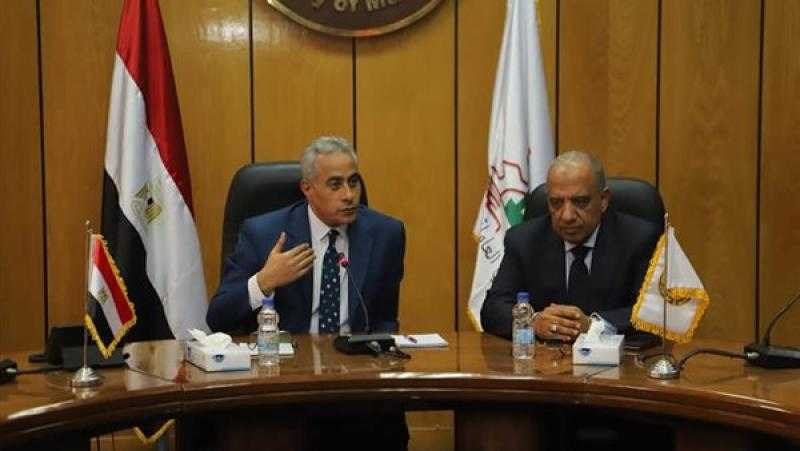 «قطاع الأعمال والقوى العاملة» تشددان على صون حقوق ومكتسبات العمال.. صور