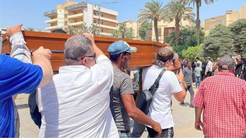 تشييع جثمان المخرج علي عبدالخالق إلى مثواه الأخير من مسجد السيدة نفيسة