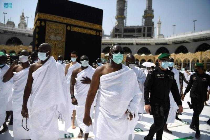 الرئيس السنغالي يؤدي مناسك العمرة