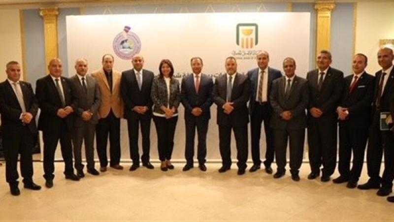 تعاون مشترك بين البنك الأهلي المصري ووزارة المالية وإدارة المنيا التعليمية