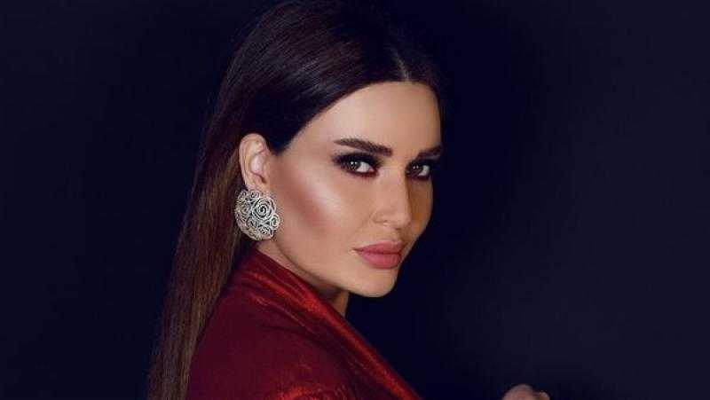 سيرين عبد النور تستقبل 2023 بفستان شفاف ومكياج صاخب