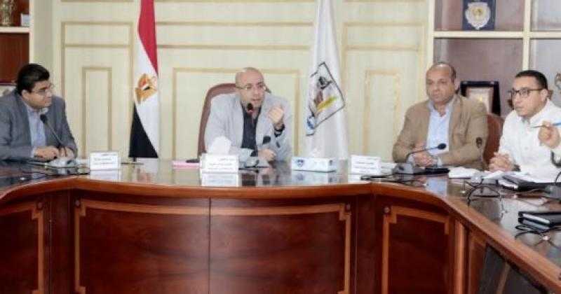 محافظ بني سويف يعقد اجتماعا لبحث مستجدات مشروعات المرحلة الأولى من حياة كريمة