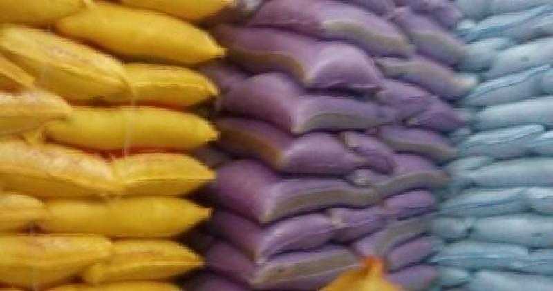 ضبط 3 أطنان سلع غذائية مجهولة المصدر داخل مخزن بالجيزة
