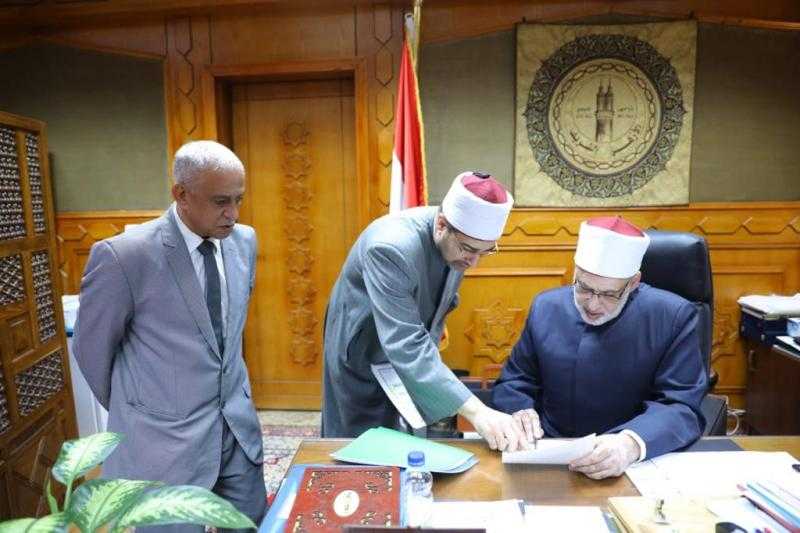 وكيل الأزهر يعتمد نتيجة الدور الثاني لشهادات البعوث الإعدادية والثانوية والدور الأول للثانوية الأزهرية