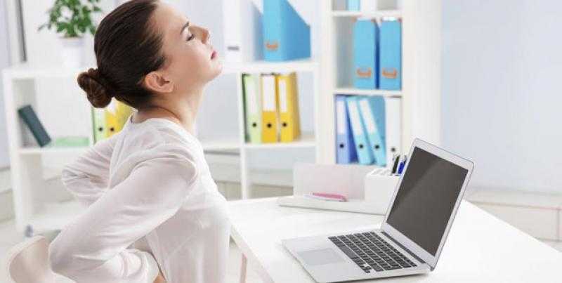 منها الضغظ والخرف..تعرف على أضرار الجلوس لفترات طويلة