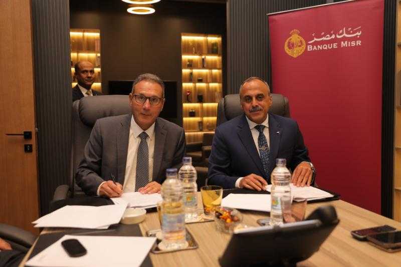 بحضور ”الاتربي” و ”شومان” ”تريومف لاكجيري” يفتتح صالون رجال الأعمال