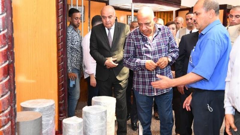 وزير قطاع الأعمال العام يبدأ زيارة إلى شركة مصر للألومنيوم بنجع حمادي