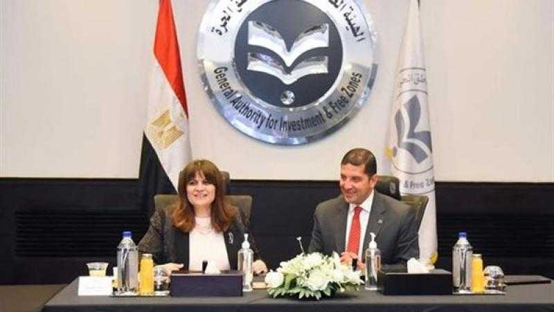 رئيس هيئة الاستثمار يلتقي وزيرة الهجرة لبحث آليات إنشاء شركة مساهمة للمصريين بالخارج
