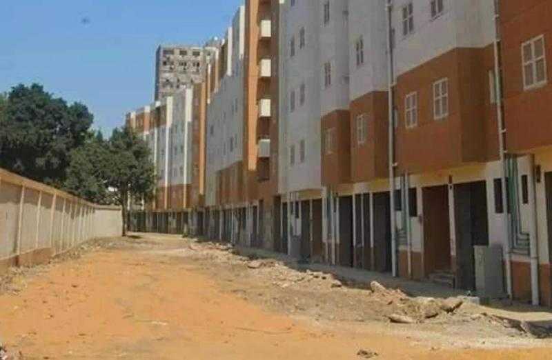 محافظ الجيزة يسلم محلًا حضاريًا بروضة السودان لصاحب عربة الفول بالدقي