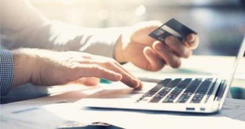 رغم ارتفاع نسبة العاملات فى سويسرا.. تقرير يكشف تقاضى النساء رواتب أقل من الرجال 40%