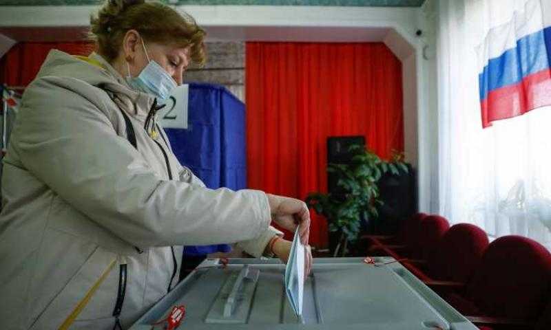 الروس يدلون بأصواتهم فى اليوم الأخير من الانتخابات الإقليمية