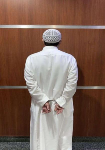 بالفيديو.. العمرة على روح إليزابيث.. ضبط مقيم يمني في السعودية بعد تصرف غريب